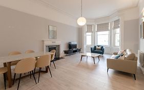 Kensington 2 Bed 2 Bath Apartment For 5 Guests